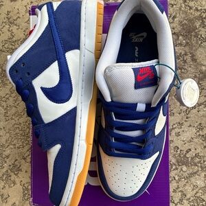 Used/VNDS Nike SB Dunk Low Pro Dodgers. Men’s size 9.5